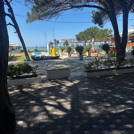 Reni * Golem (Tirana)